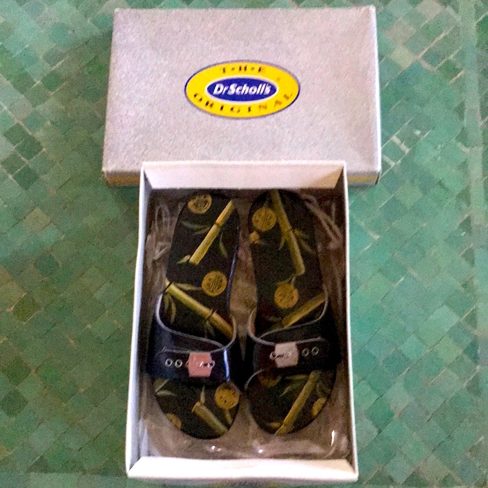 Dr. Scholl’s, “kiss my feet” Sz.7 Asian motif sandals. Bamboo. Black lacquer WOW
